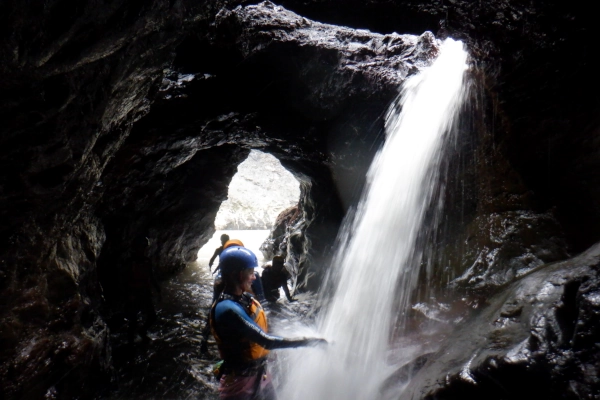 coasteering family jump kids